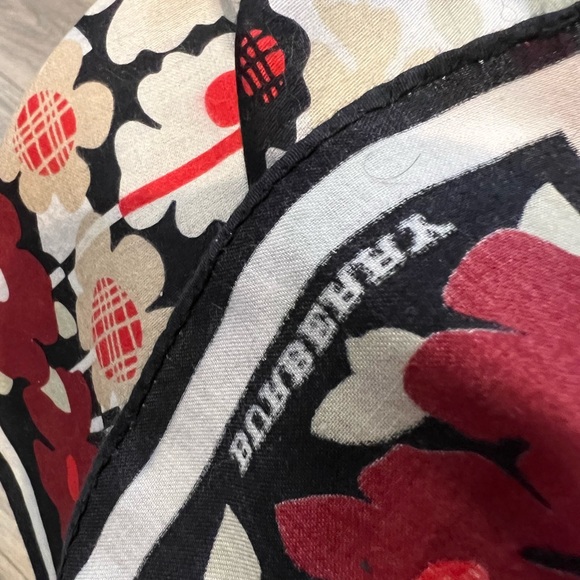 Burberry scarf 20x19.5” nwot clean - Picture 7 of 8